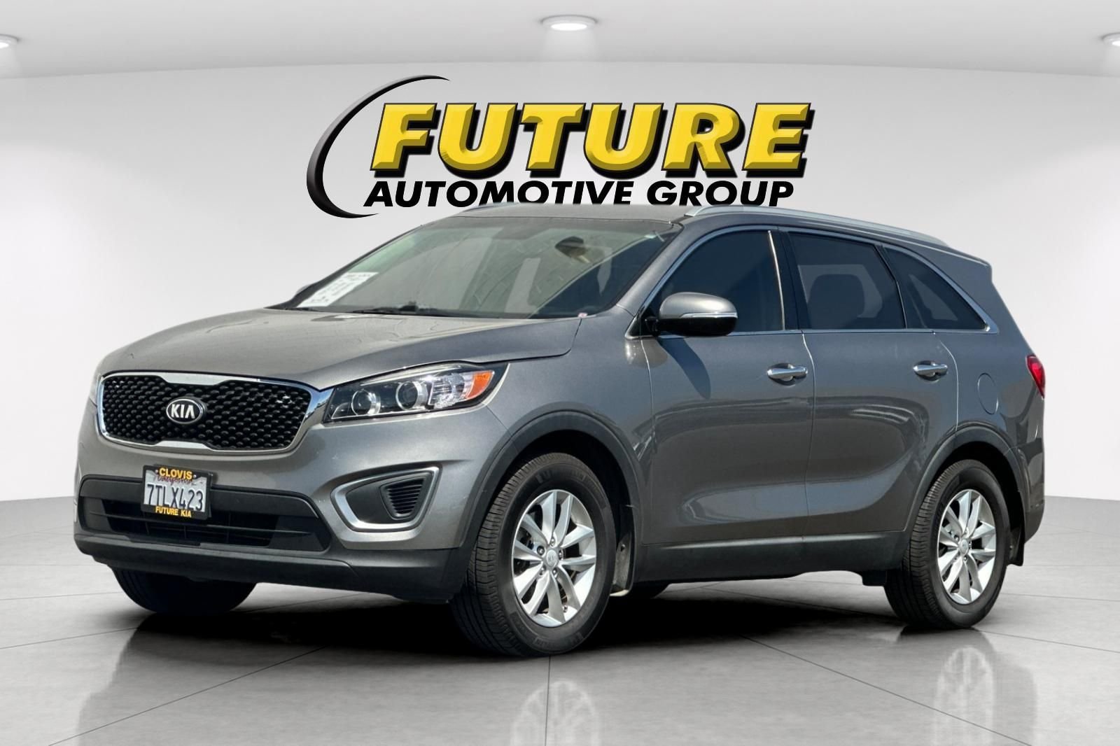 Used 2017 Silver Kia LX image 8