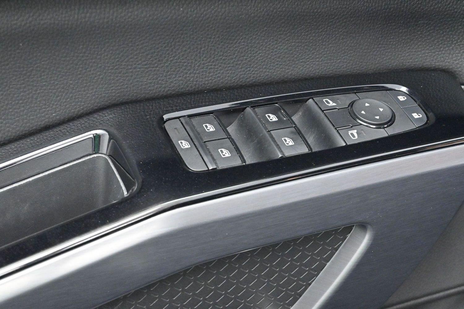 Used 2022 Green Nissan SL image 13