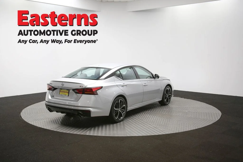 Used 2024 Silver Nissan 2.5 SR image 39