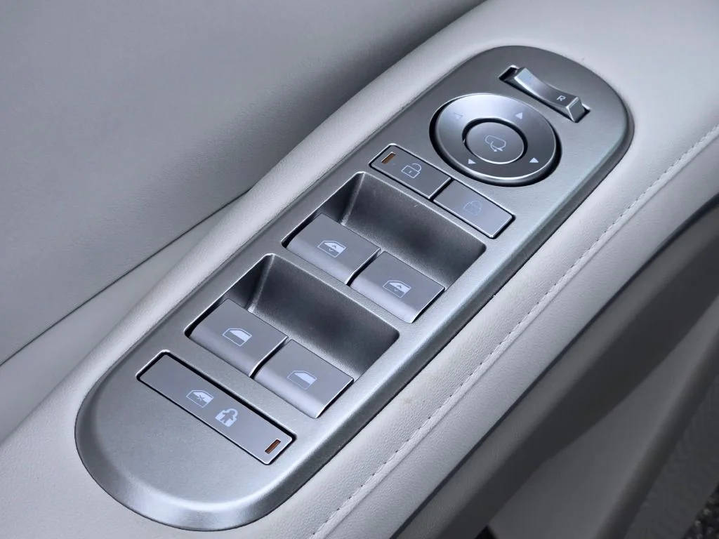 New 2026 Gray Pearl Hyundai SEL Premium image 23