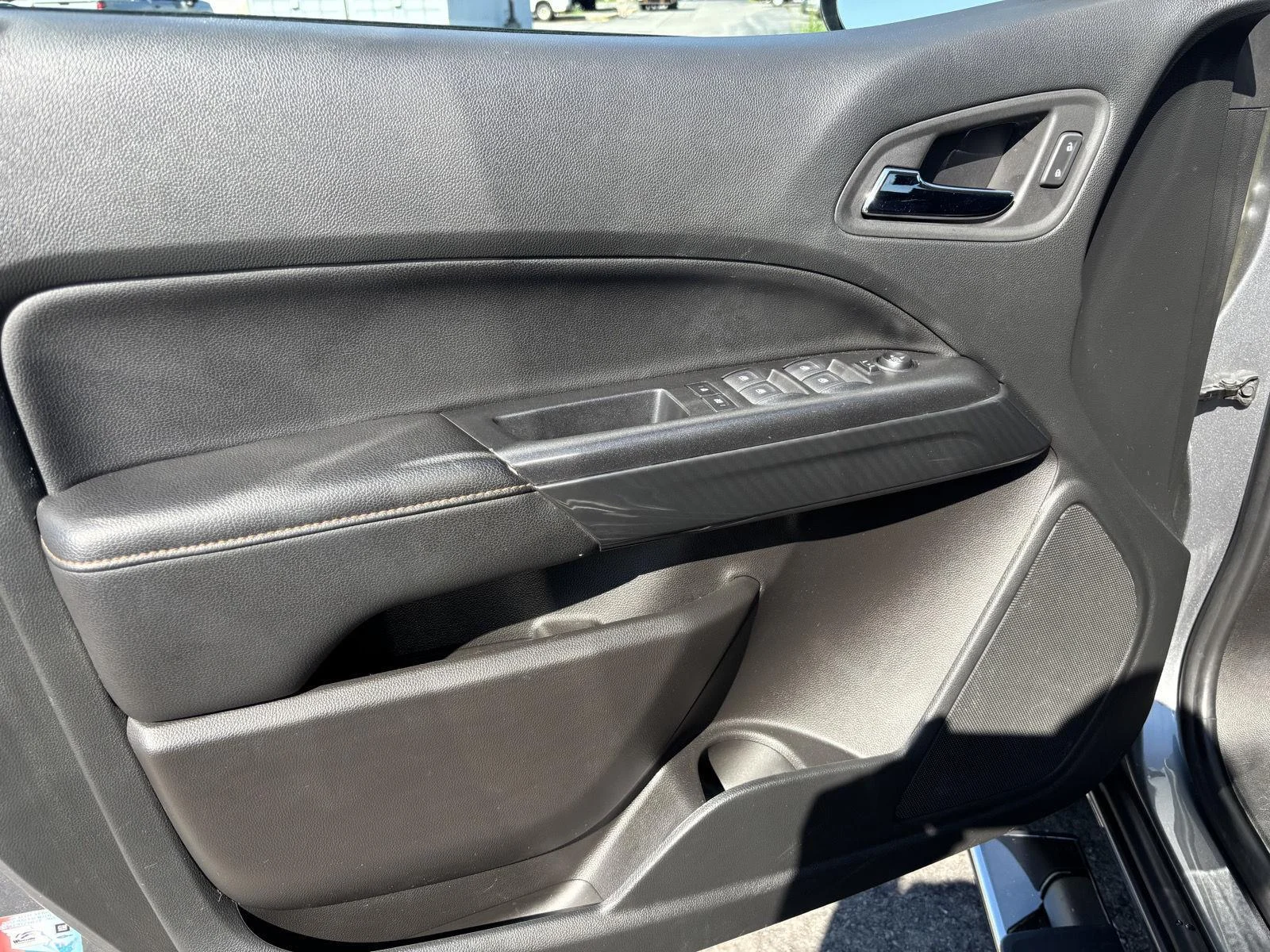 Used 2022 Satin Steel Metallic GMC AT4 - Leather image 15