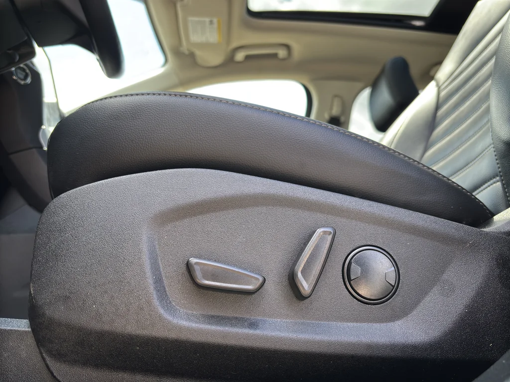 Used 2024 Agate Black Metallic Ford SEL image 15