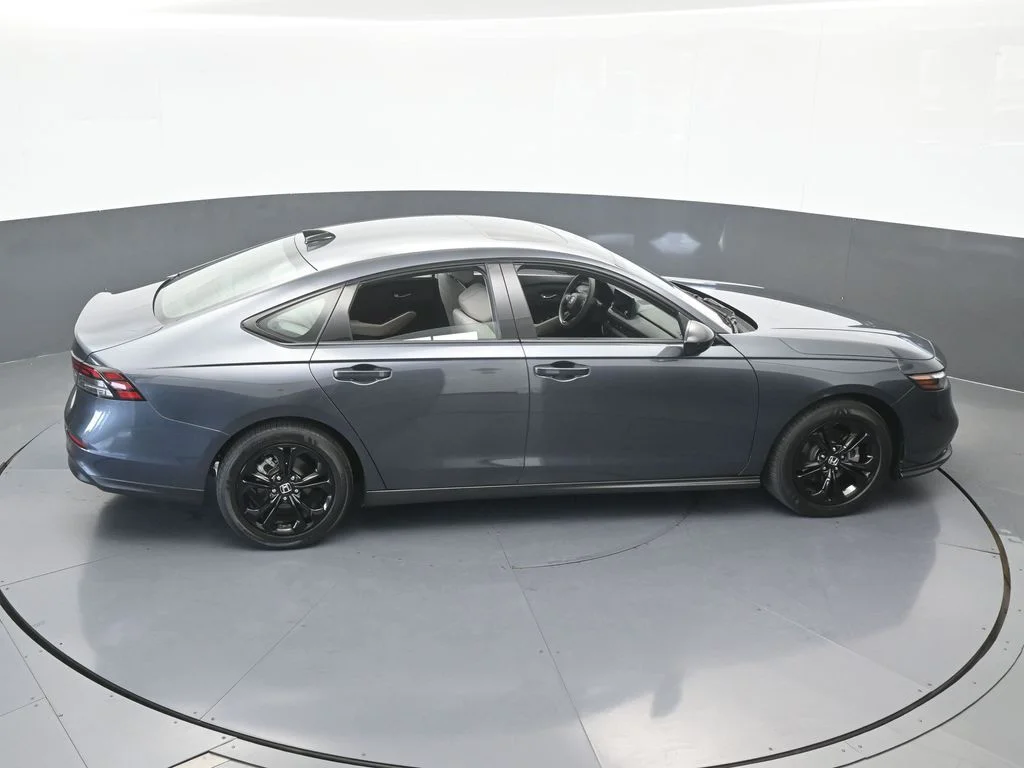 Used 2025 Gray Honda SE image 50