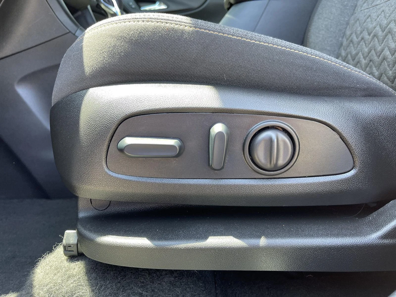 Used 2024 Summit White Chevrolet LT image 15