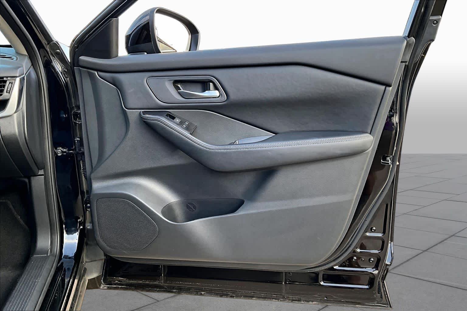 Used 2025 Super Black Nissan SV image 24