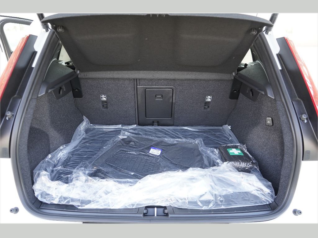 2026 Volvo XC40 Plus - Photo 23