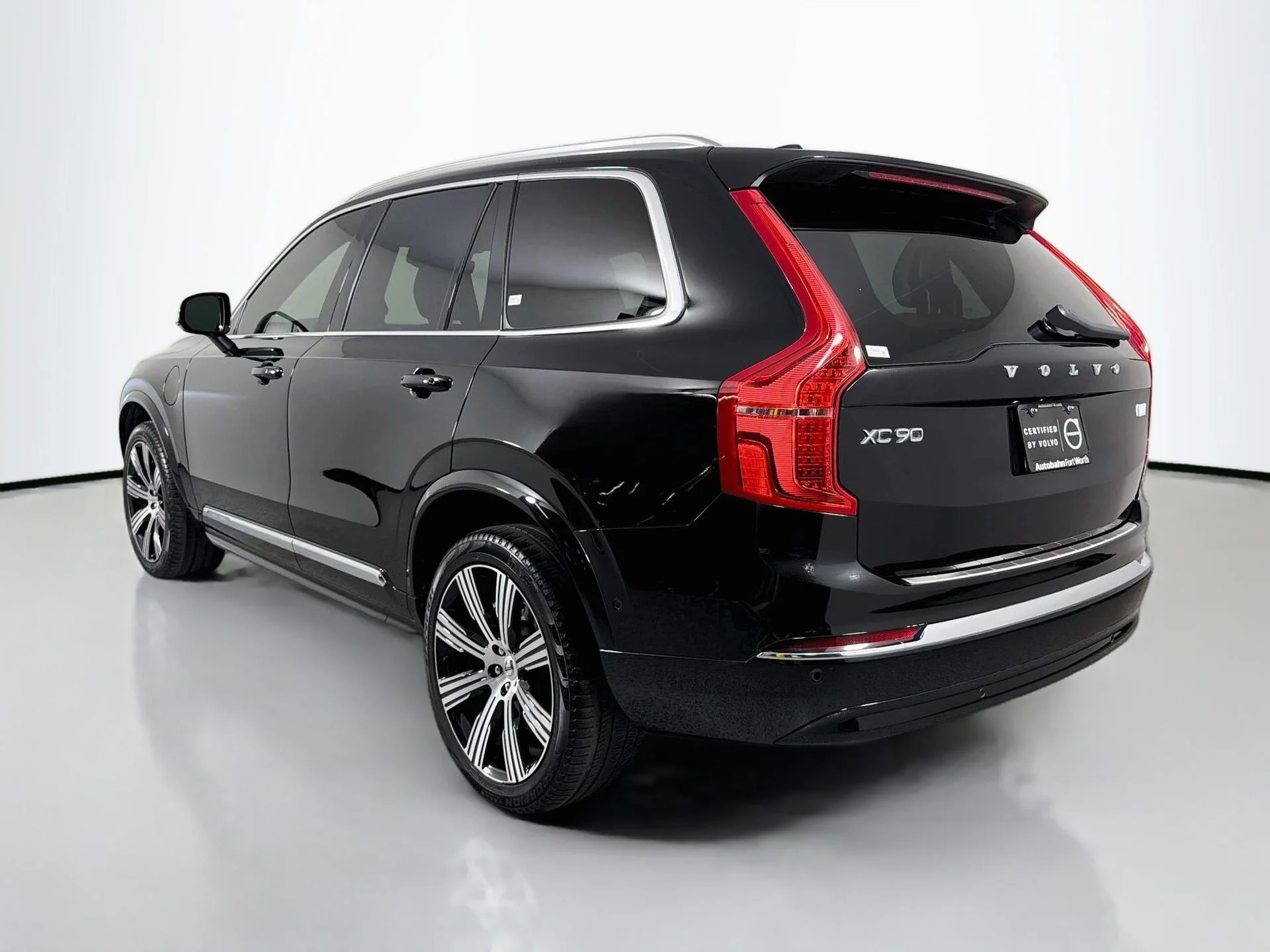 Certified Used 2023 Onyx Black Volvo Plus image 8