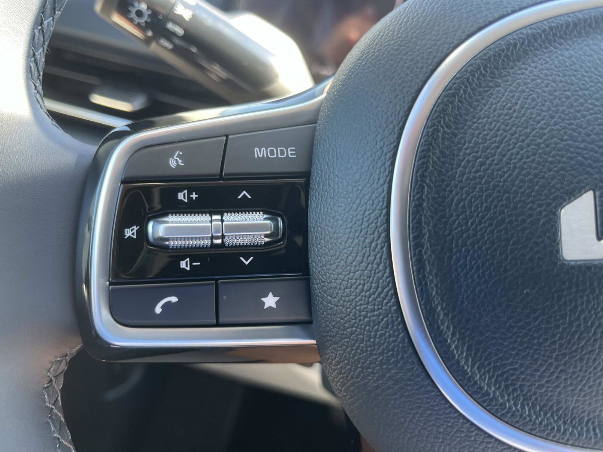 New 2026 Ceramic Silver Kia EX image 29