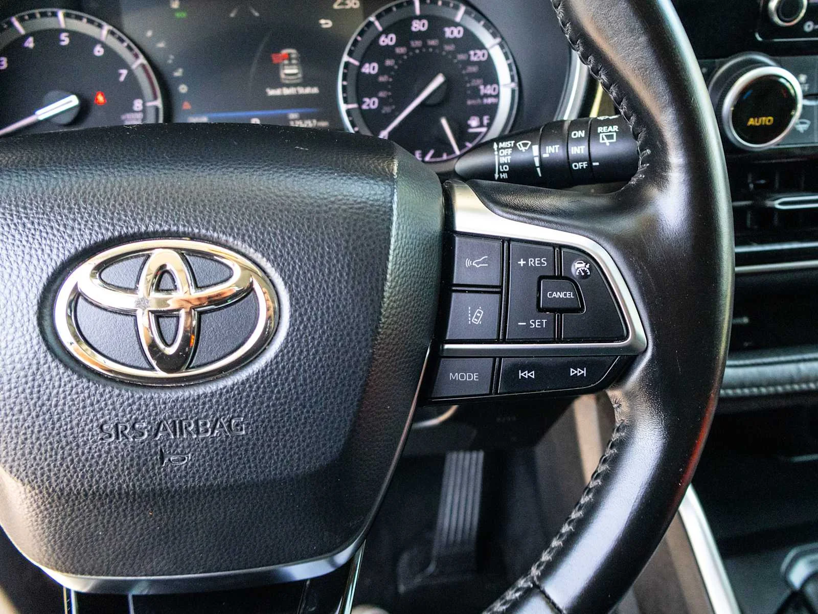 Used 2020 Blizzard Pearl Toyota XLE image 42