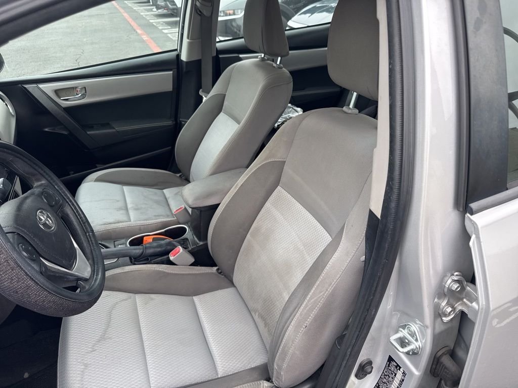 2017 Toyota Corolla LE - Photo 6