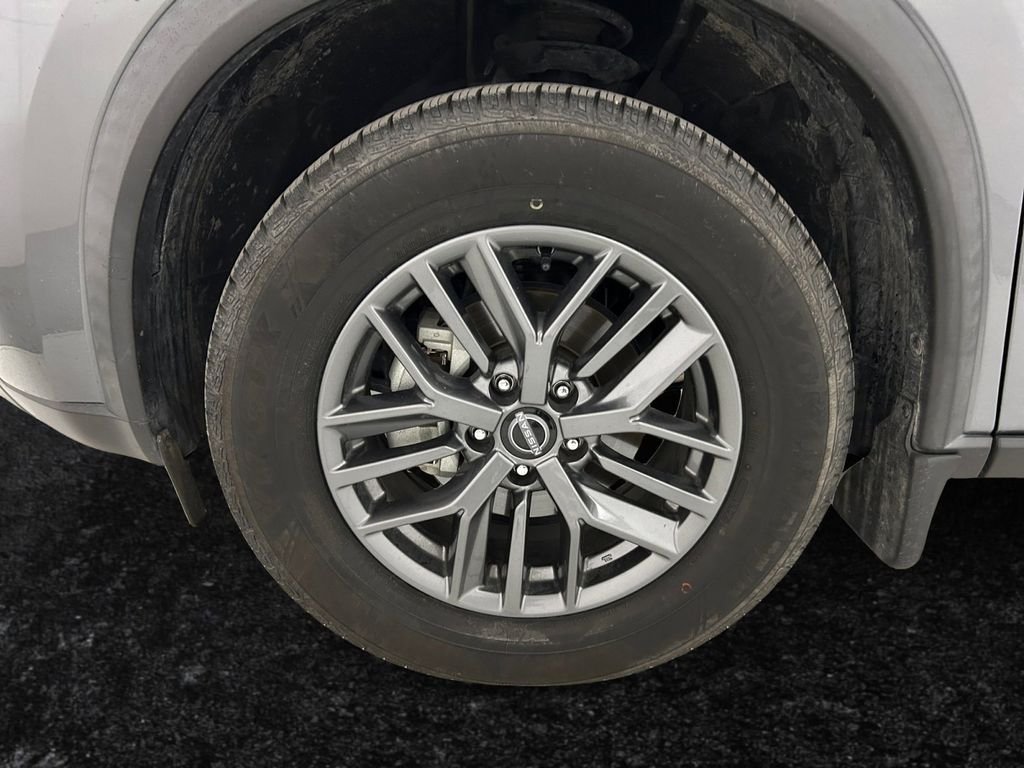 Used 2023 Gray Nissan S image 27