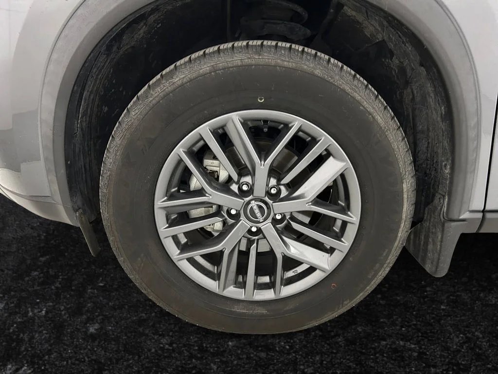 Used 2023 Gray Nissan S image 27