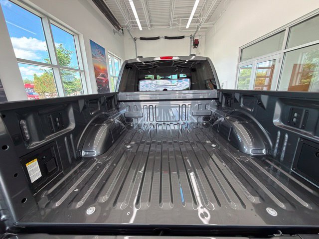New 2026 Carbonized Gray Metallic Ford XLT image 15