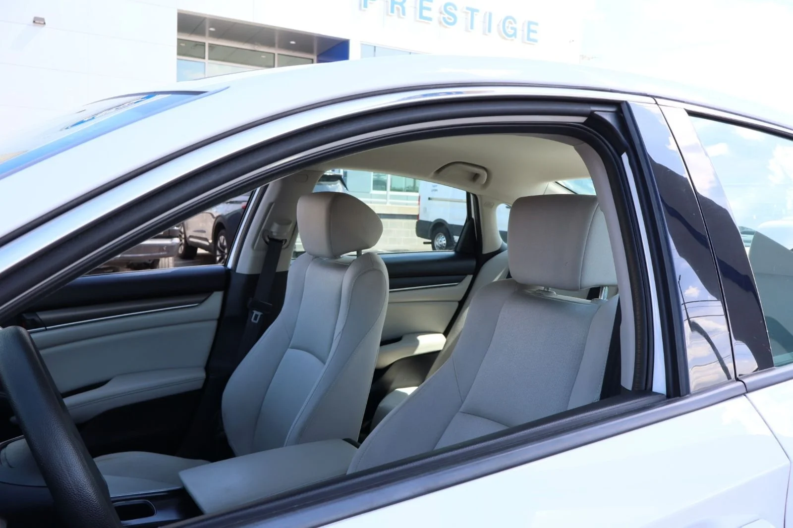Used 2018 White Honda LX image 12
