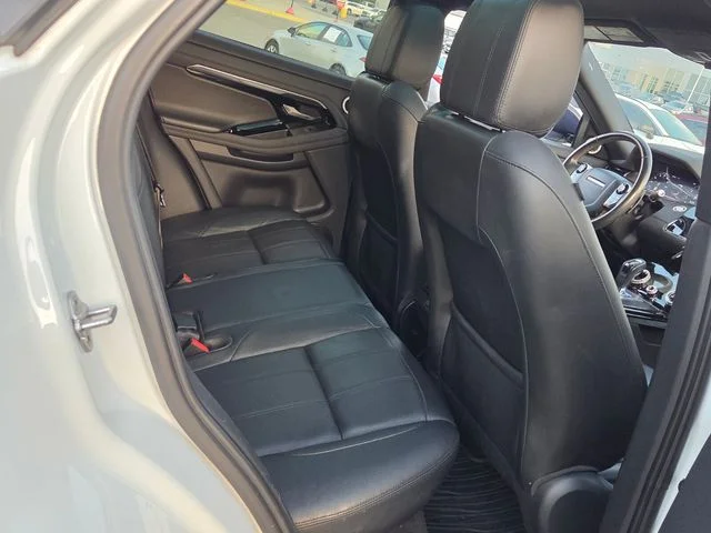 Used 2020  Land Rover R-Dynamic SE image 16