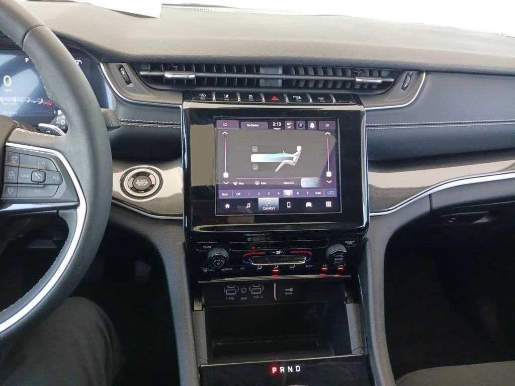 Used 2023 White Jeep Laredo image 12