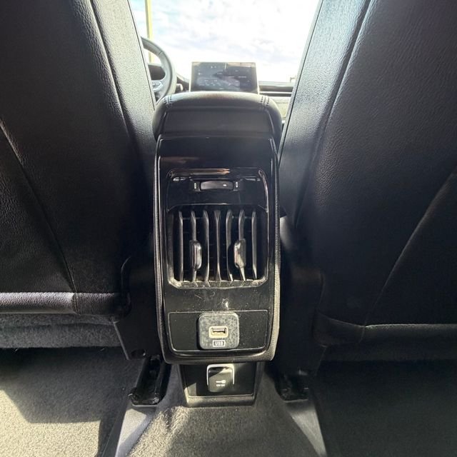 Used 2024 White Jeep Latitude image 33