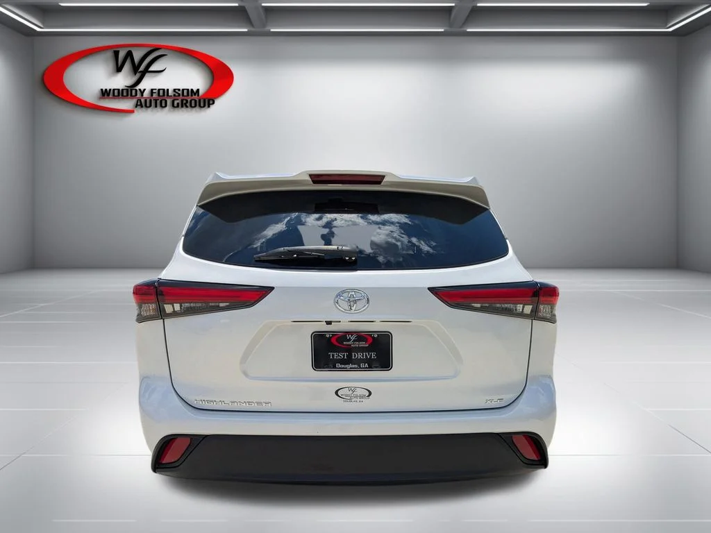 Used 2023 Beige Toyota XLE image 4
