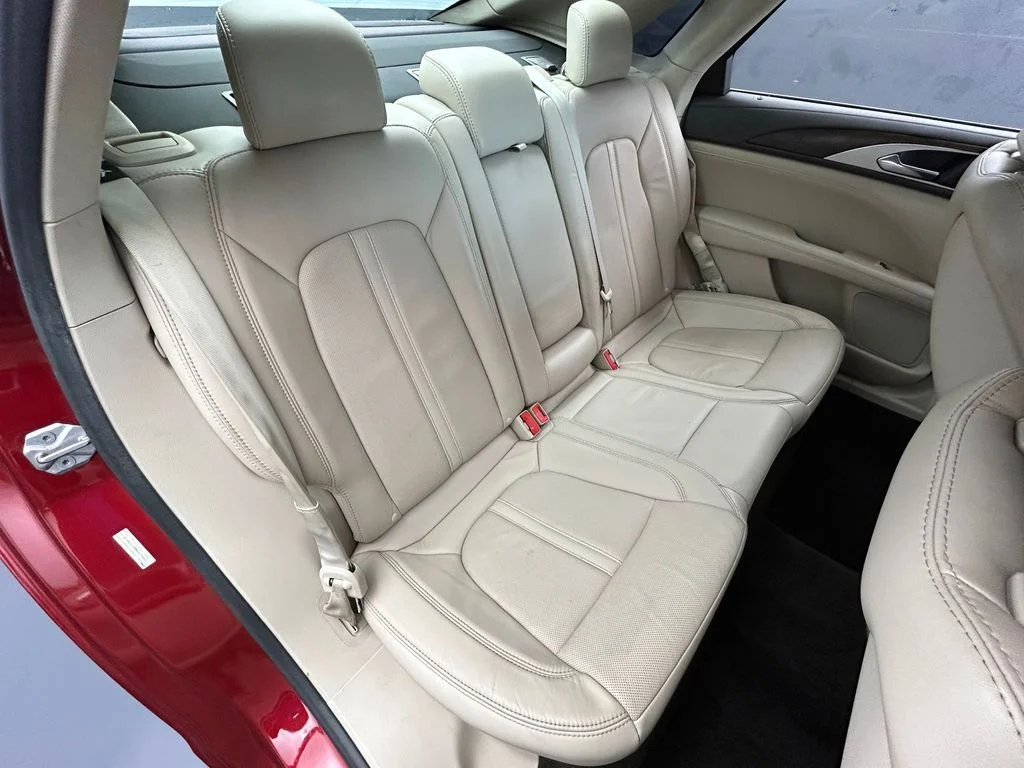 Used 2017 Ruby Red Metallic Lincoln Reserve image 45