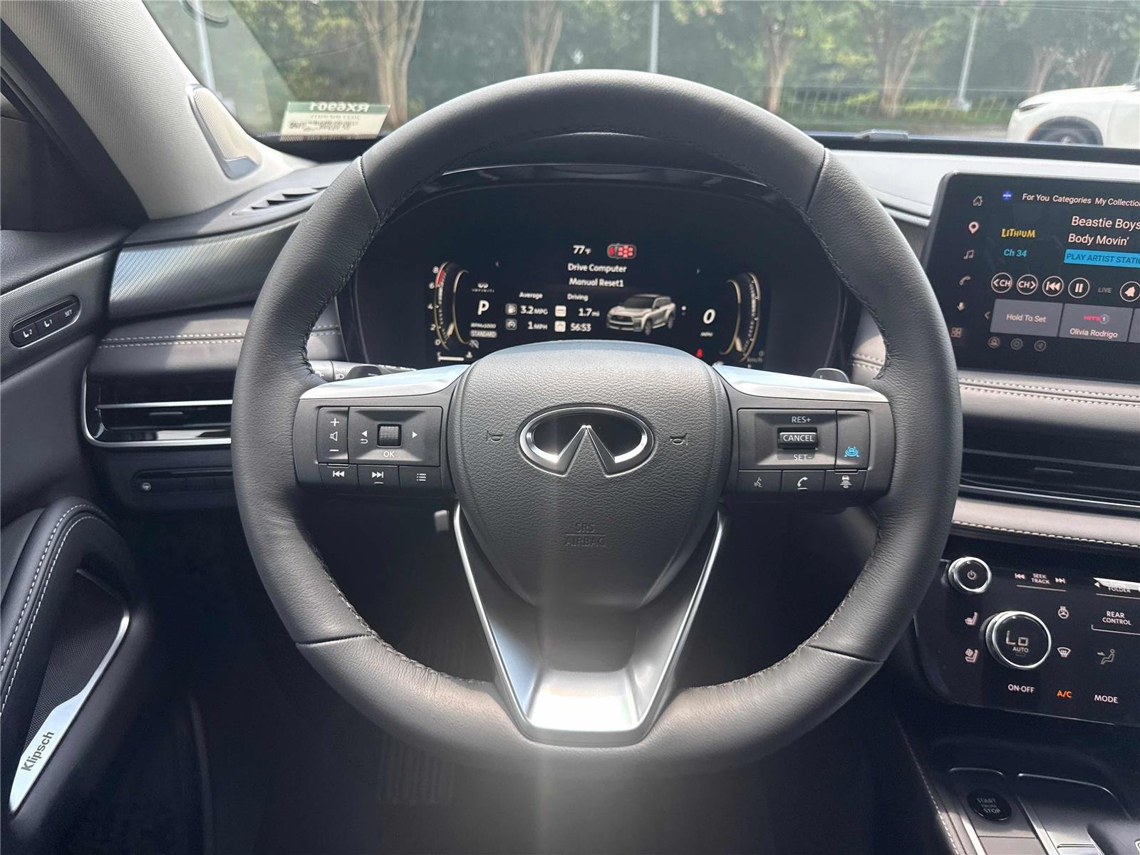 New 2027 GRAND BLUE INFINITI Luxe FWD image 17