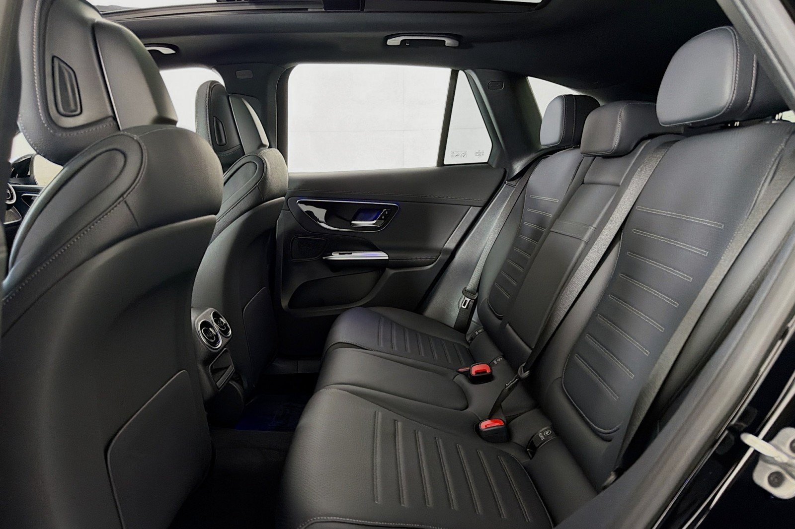 New 2026 Black Mercedes-Benz GLC 300 SUV image 7