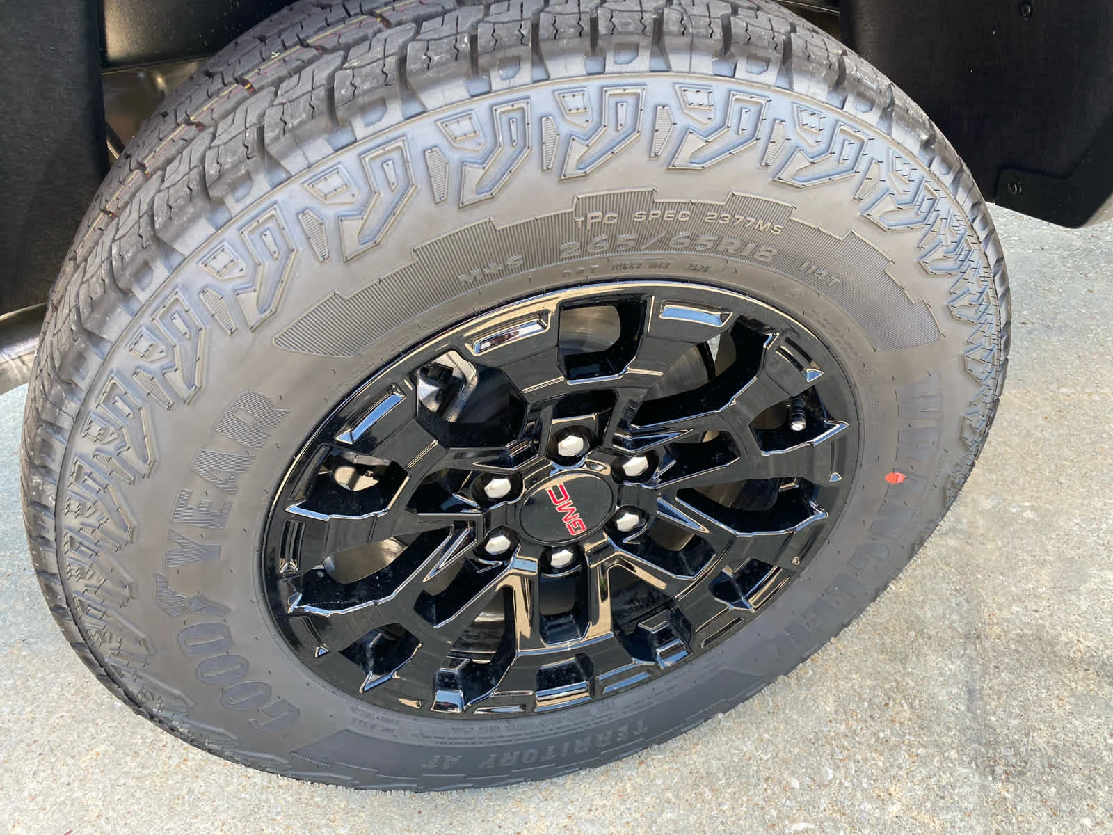 New 2026 Sterling Metallic GMC Elevation image 28
