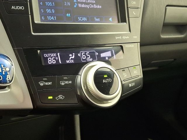 Used 2014 Silver Toyota Three image 18