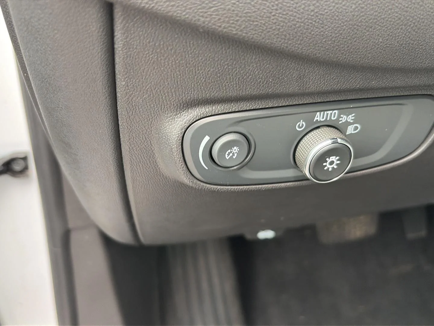 Used 2024 Summit White Chevrolet LS image 8