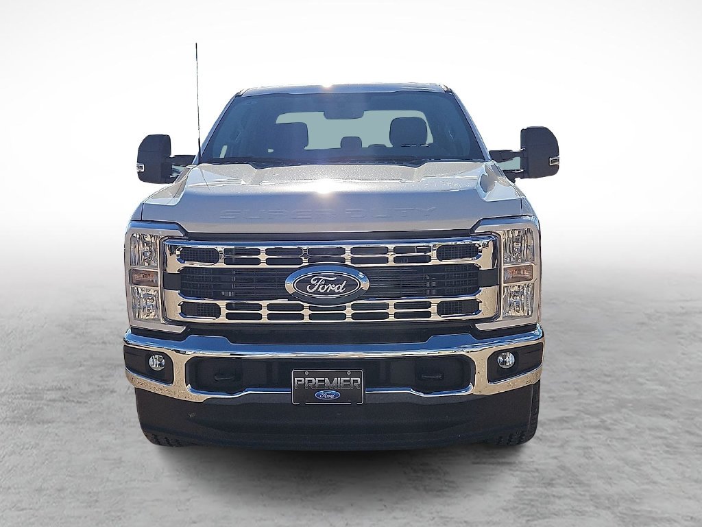 New 2027 Oxford White Ford F-350® XLT image 3