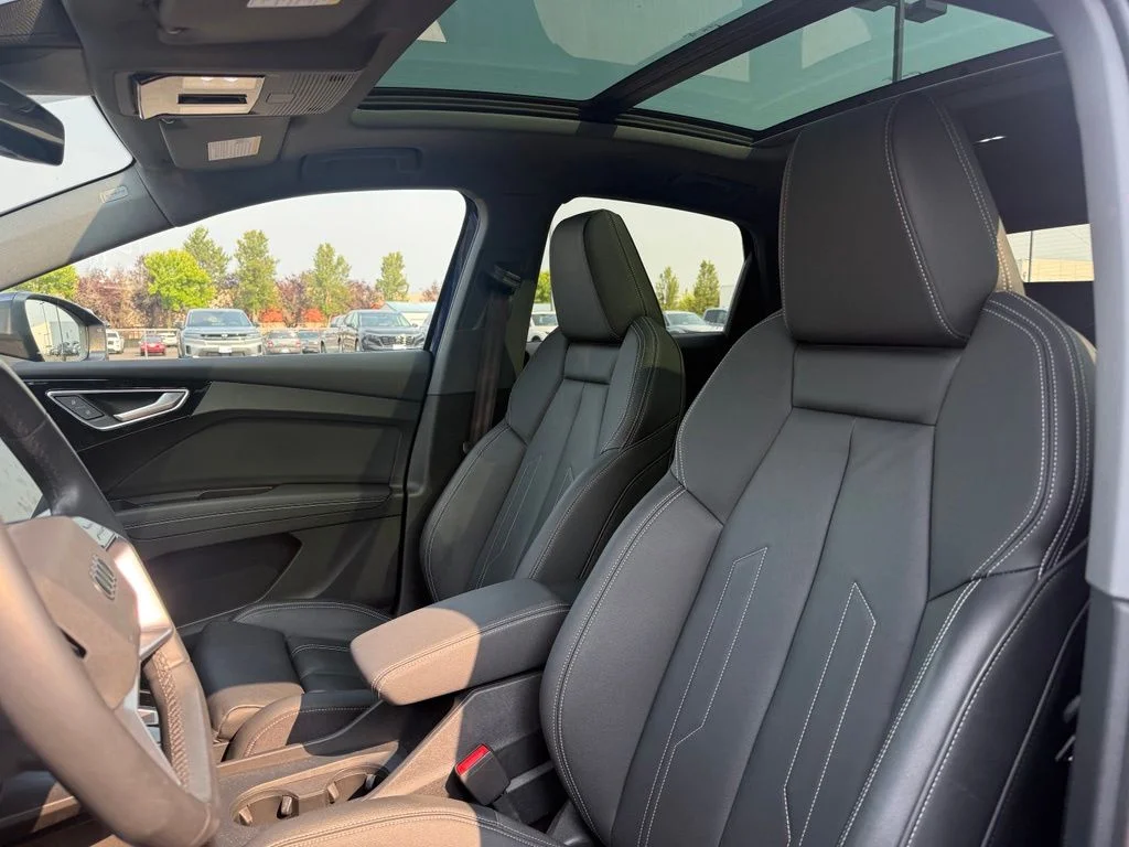 Used 2023 Navarra Blue Metallic Audi Premium image 9