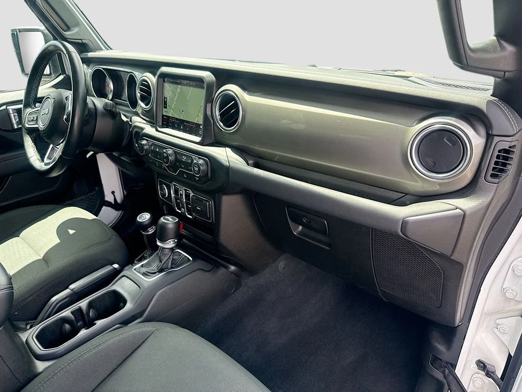 Used 2022 White Jeep Unlimited Sahara image 34