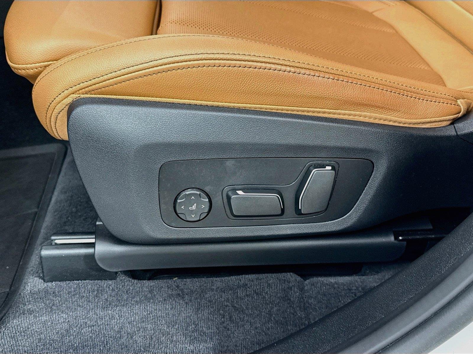 Used 2024 Alpine White BMW xDrive30i image 33