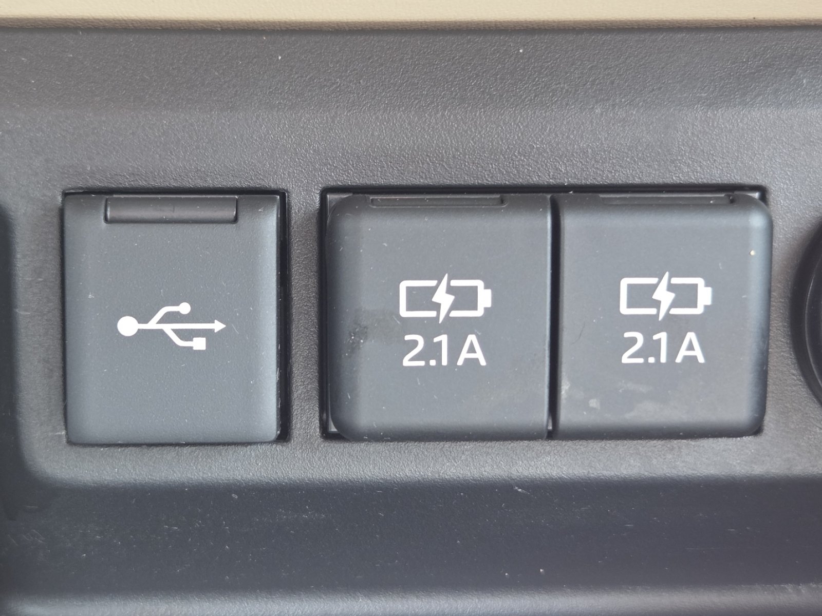 Used 2020 Midnight Black Metallic Toyota XLE image 6