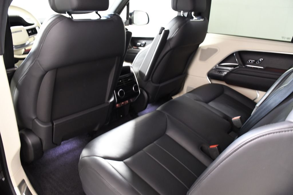 Used 2024 Santorini Black Metallic Land Rover SE image 26