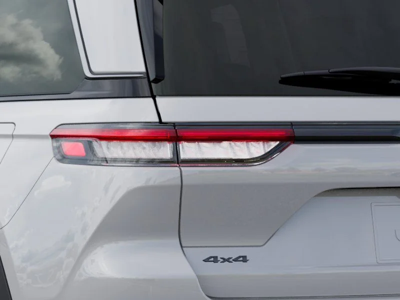 New 2026 Bright White Clear-Coat Exterior Paint Jeep Altitude image 9