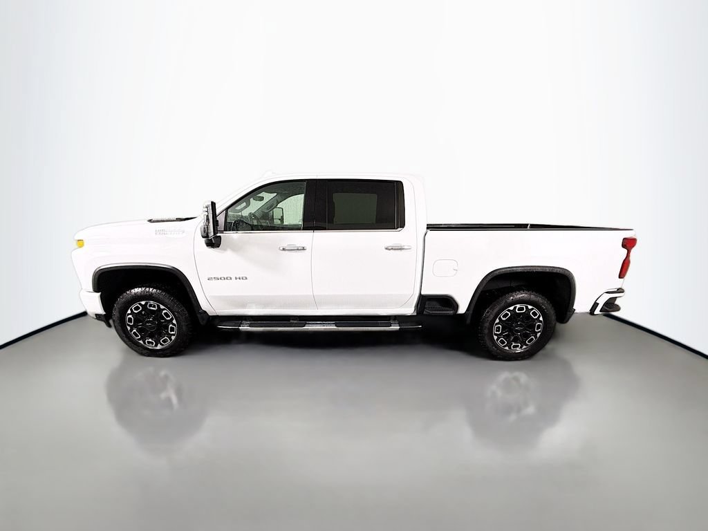 Used 2022 Summit White Chevrolet High Country image 4