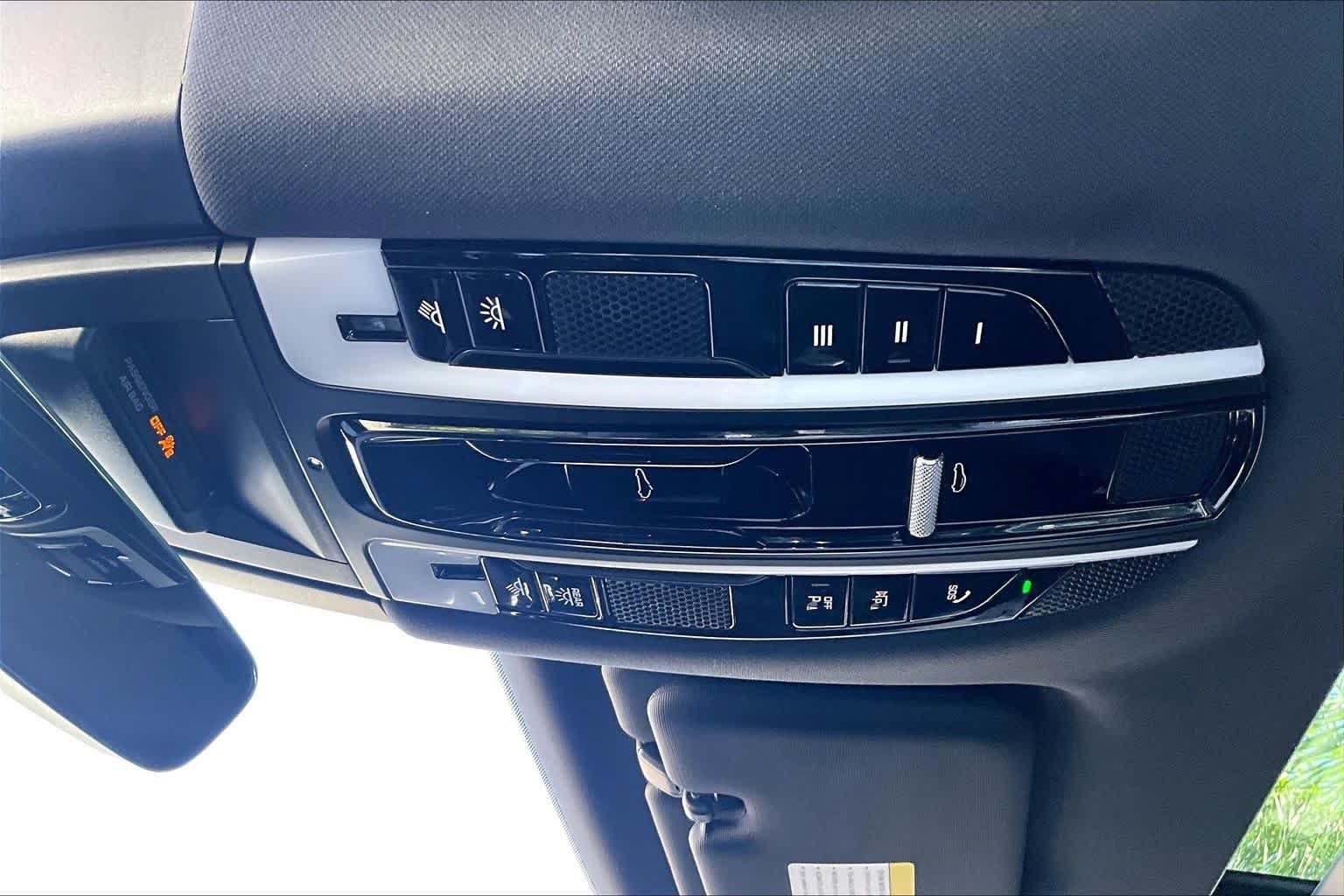 Used 2023  Porsche  image 32