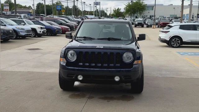 Used 2016 Blue Jeep Sport image 4