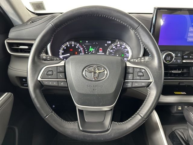 Used 2023 Silver Toyota XLE image 6
