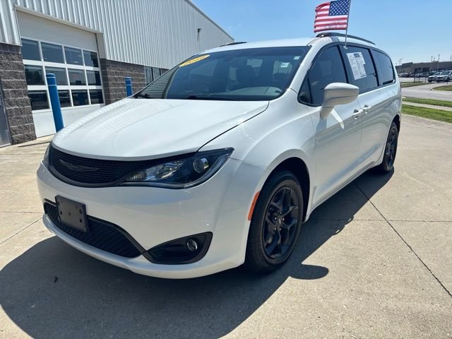 Used 2019 Bright White Clearcoat Chrysler Touring L image 3