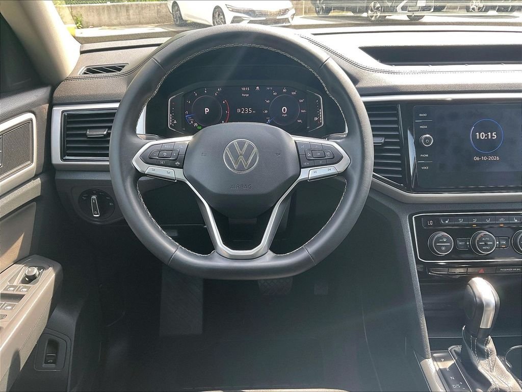 Used 2023 Black Volkswagen 3.6L V6 SE w/Technology image 17
