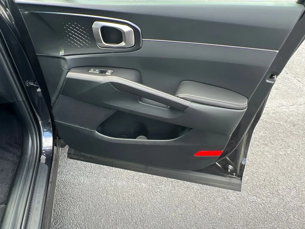 2025 Kia Sorento S - Photo 14