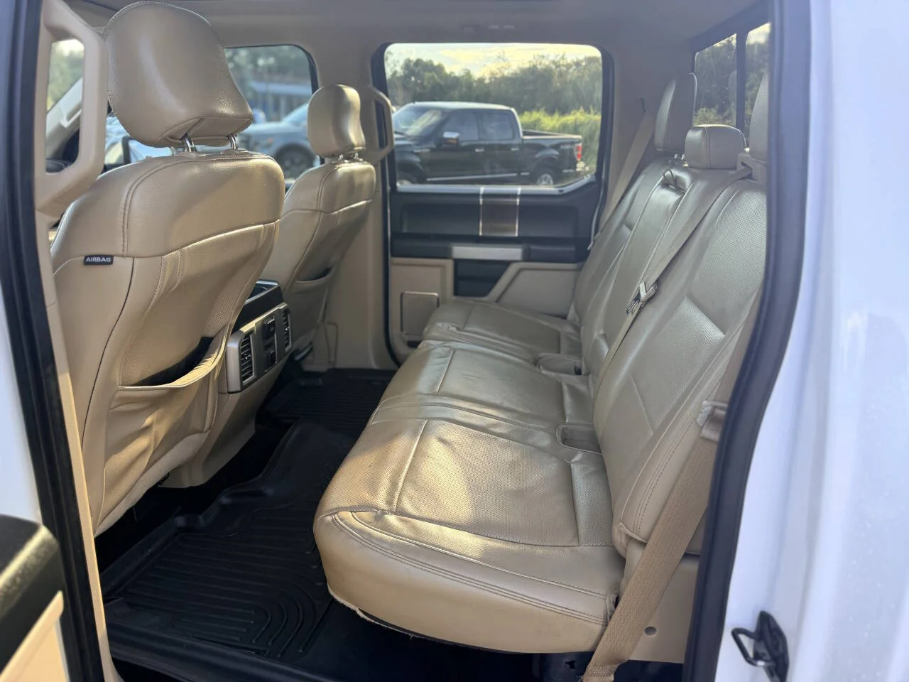 Used 2016 White Ford Lariat 4x4 4dr SuperCrew 5.5 ft. SB image 17