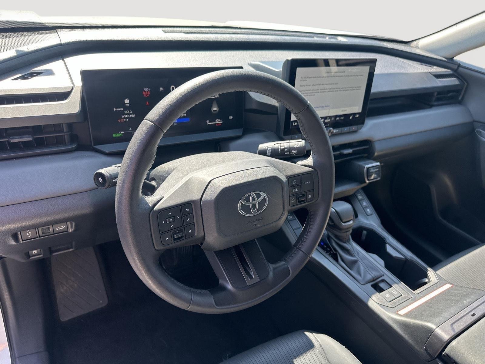 Used 2026 Ice Cap Toyota XLE Premium image 10