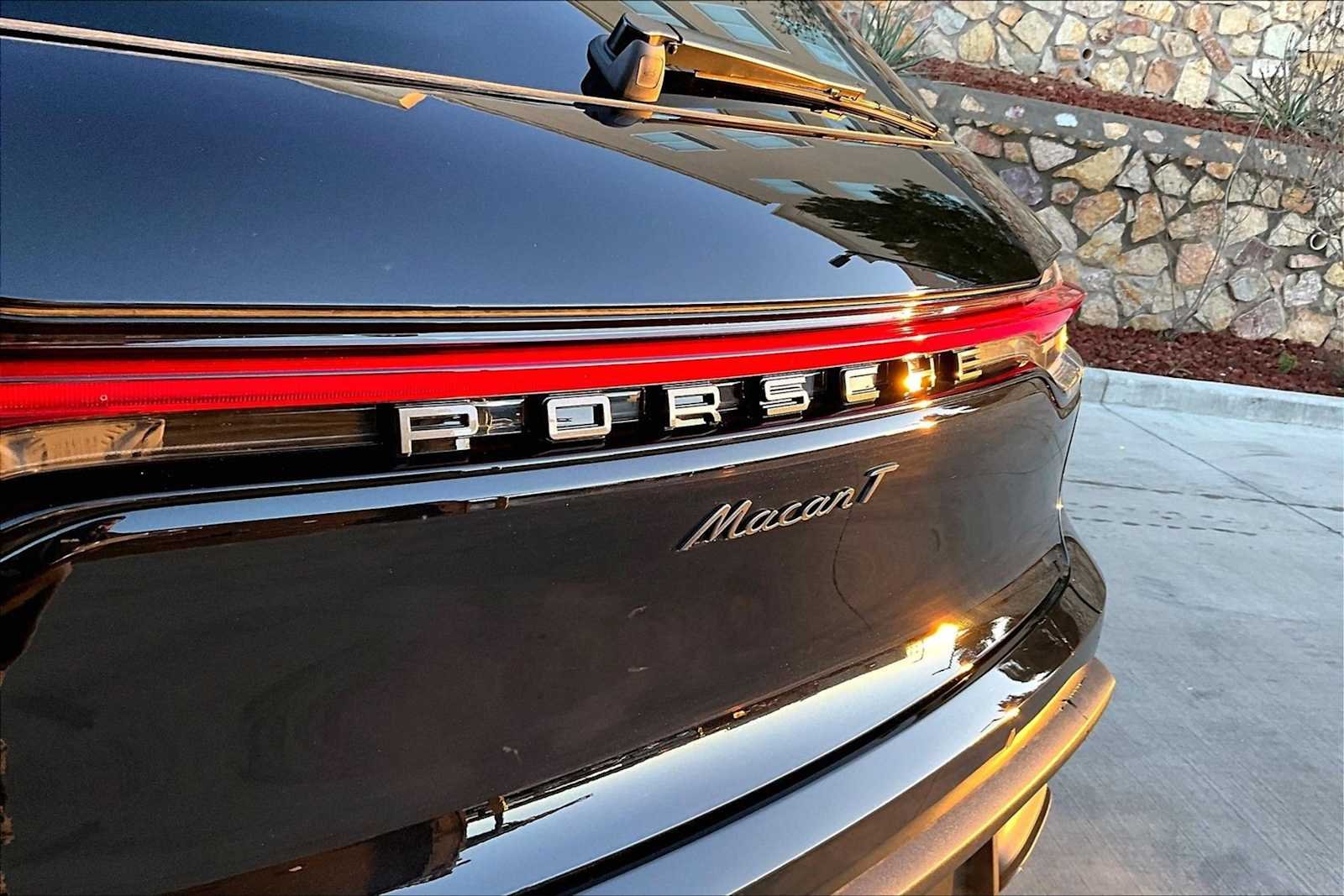 2026 Porsche Macan T - Photo 24
