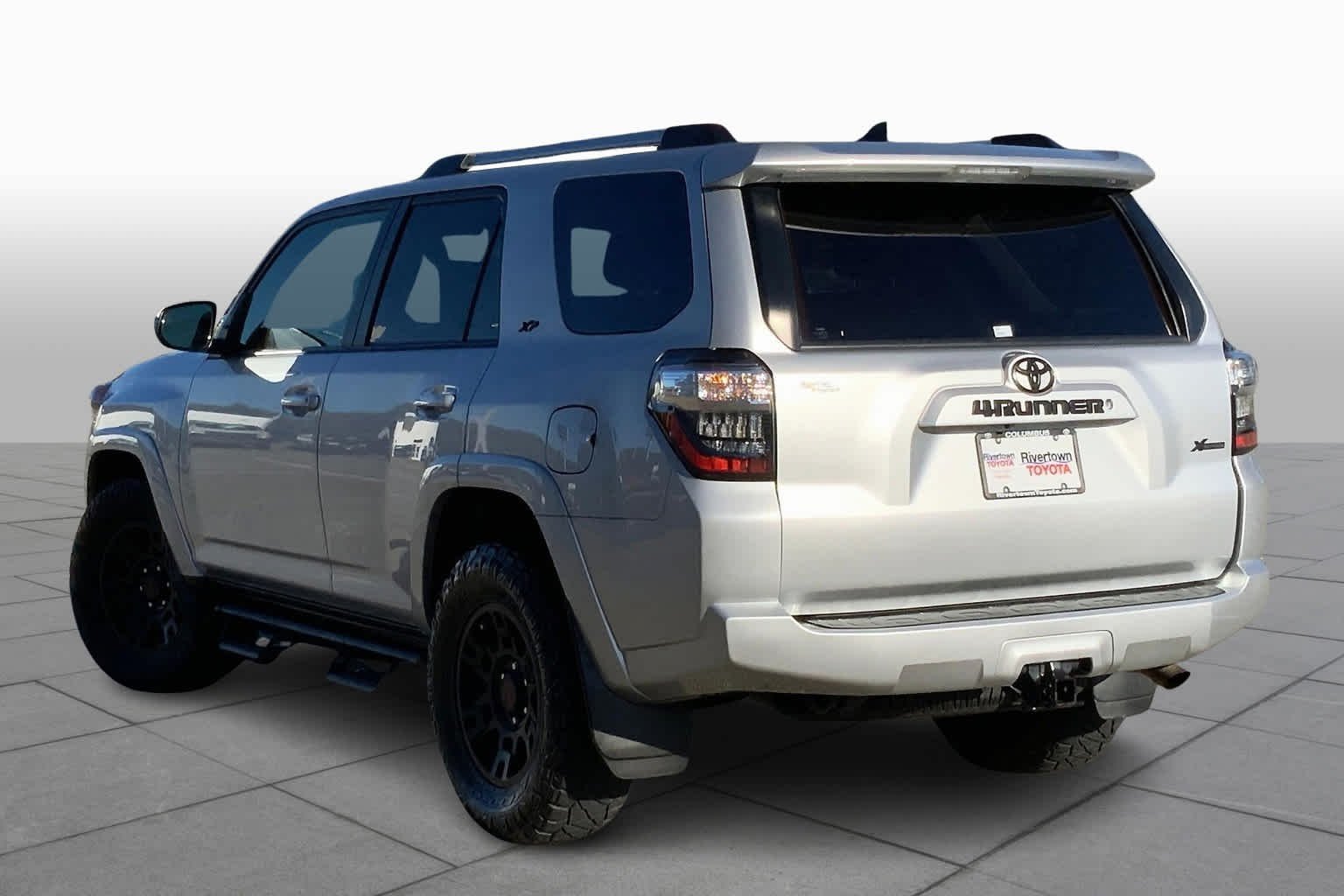 Used 2019 Classic Silver Metallic Toyota SR5 image 11