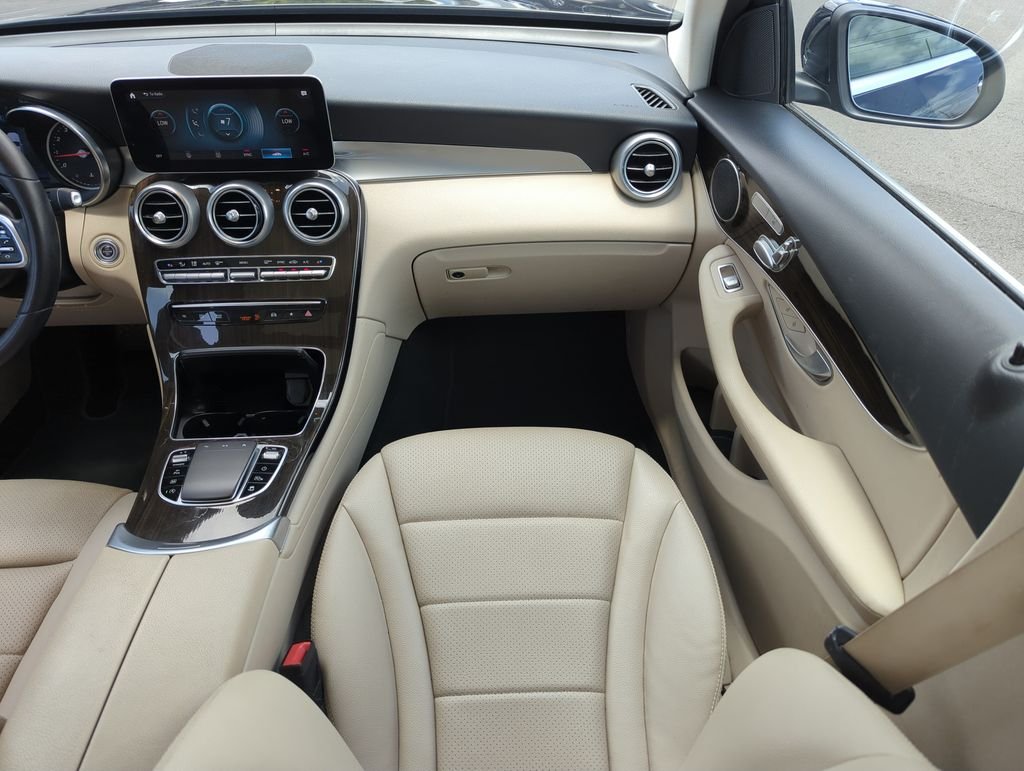 Used 2022  Mercedes-Benz GLC 300 image 16