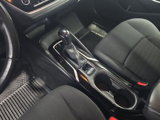 Used 2020  Toyota SE image 23