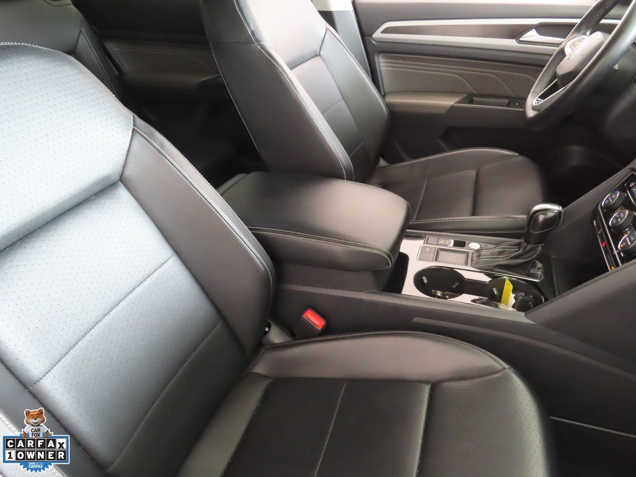Used 2022 Black Volkswagen 2.0T SE w/Technology image 26