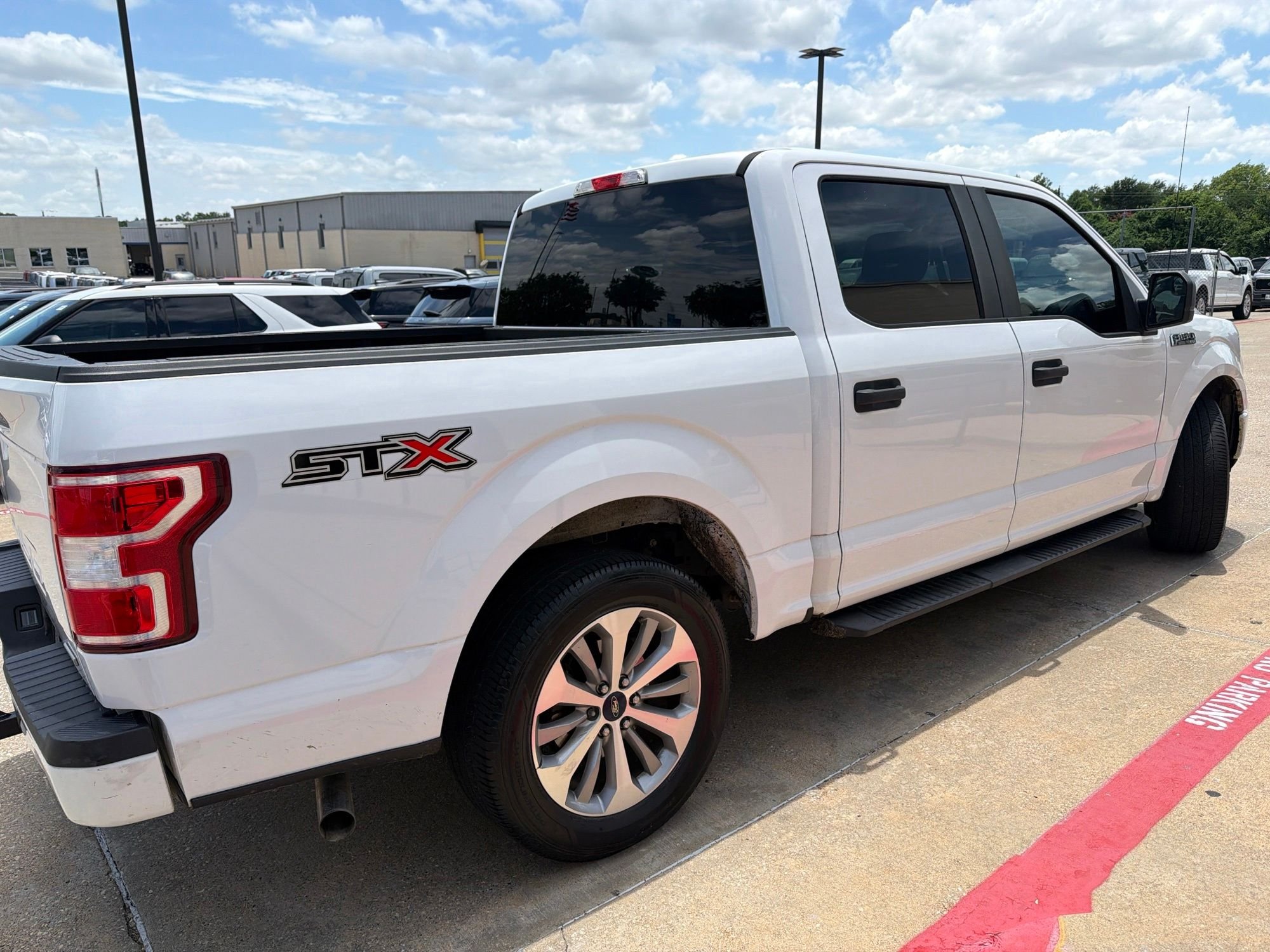 Used 2018 White Ford XL image 3
